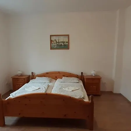 Natalia Vendeghaz Apartamento *